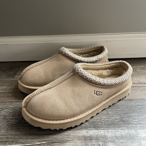 Ugg tasman slippers - Picture 1 of 4